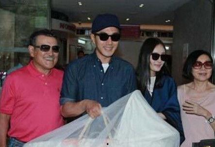 娱乐圈两个人吃瓜